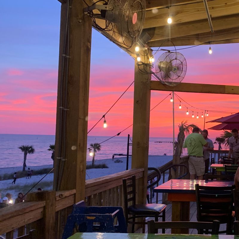 Shaggy's Biloxi Beach - Biloxi