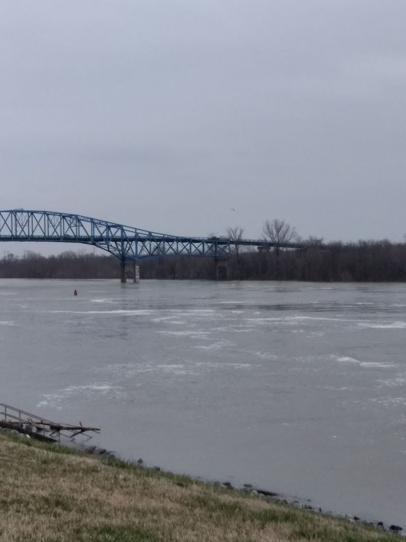Barkley Canal Connects Two Enormous Lakes