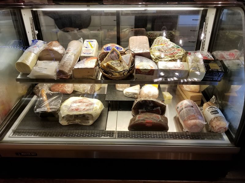 A Deli Counter That Does The Heavy Lifting