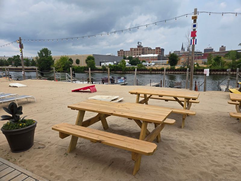 Twisted Fisherman Delivers A Beachy Feel Along The River
