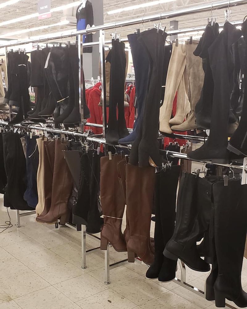 Shoes And Handbags Steal The Spotlight
