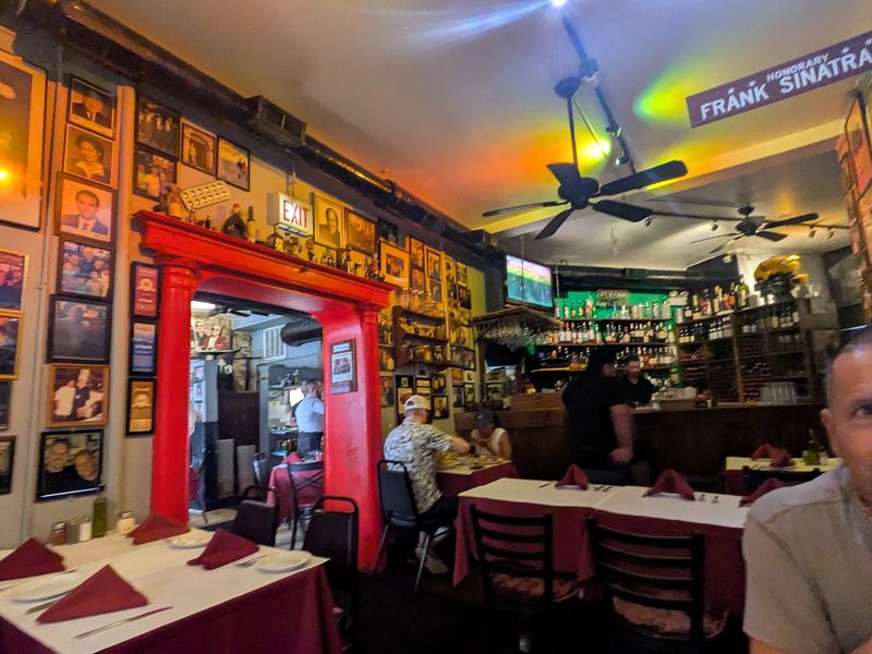 Old Chicago Atmosphere Alive