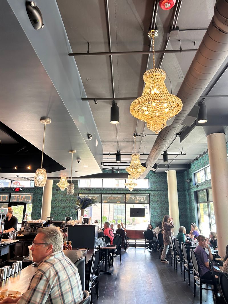 Jazzy Ladies Café & Club - Eugene's Hot Food And Cool Jazz