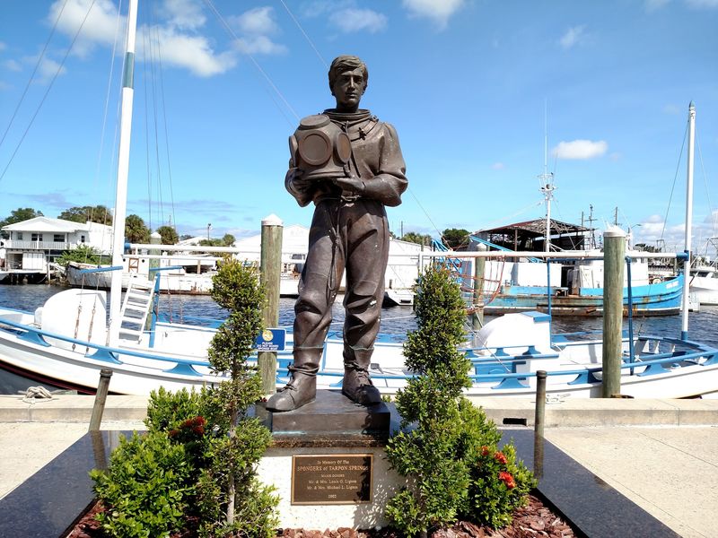 Sponge Diving Boat Tours On The Anclote River