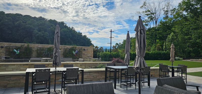 The Pearl At Aspire, Clinton