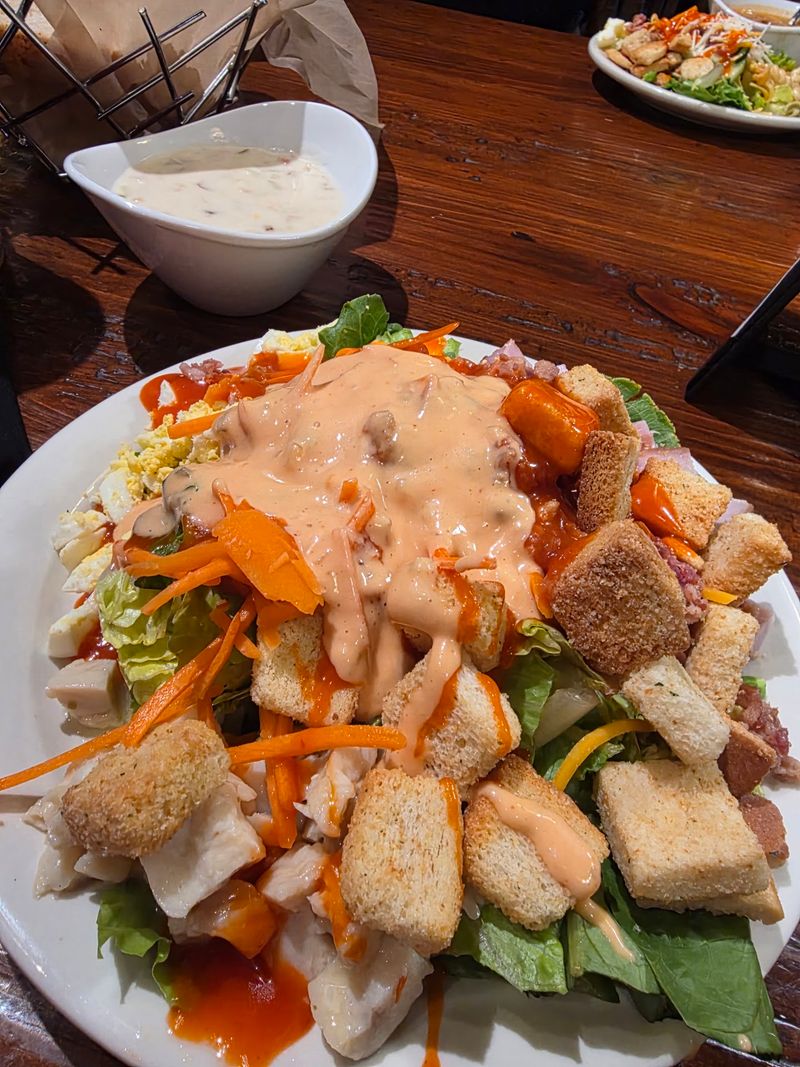 The Salad Bar That Earns Its Own Spotlight