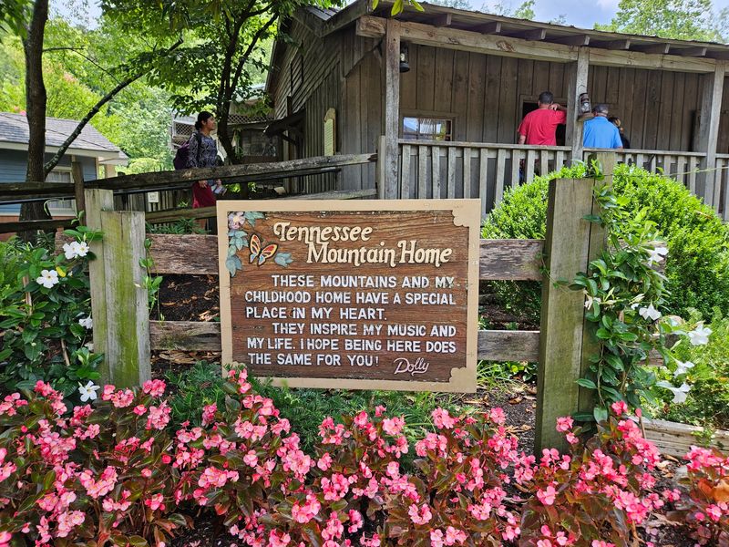 Dolly's Tennessee Mountain Home