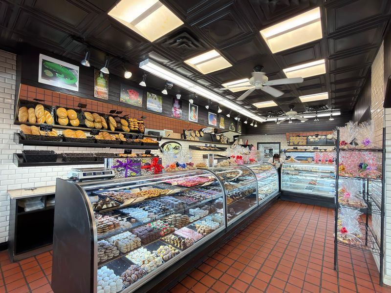 Dortoni Bakery - Levittown