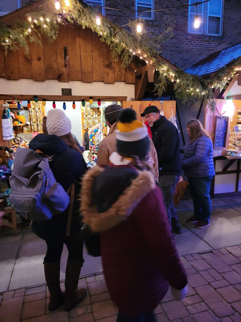 A Lively Gathering Place In The Heart Of Downtown