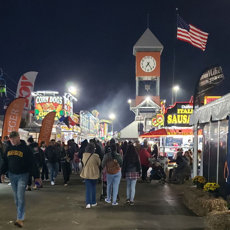 Live Entertainment That Keeps Crowds Buzzing