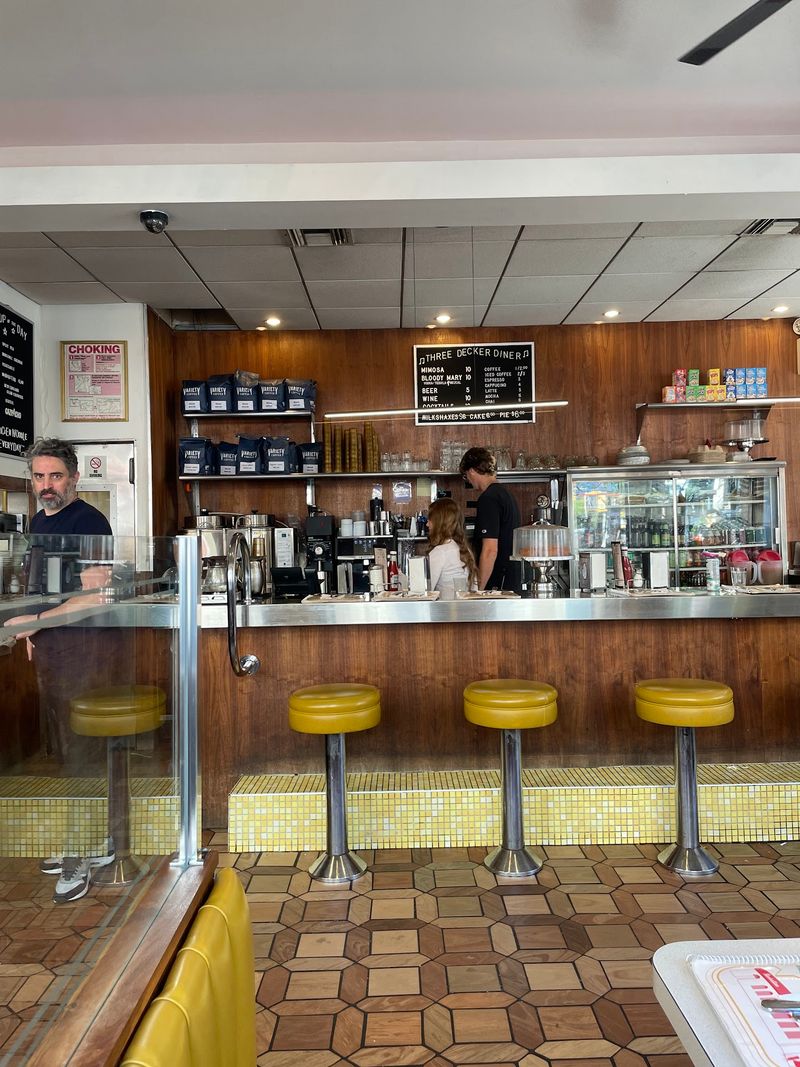 A Greenpoint Landmark With Griddle Smoke In Its Bones