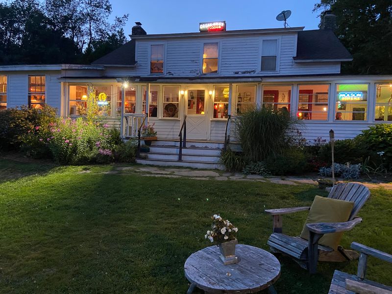 The Dream Away Lodge, Becket