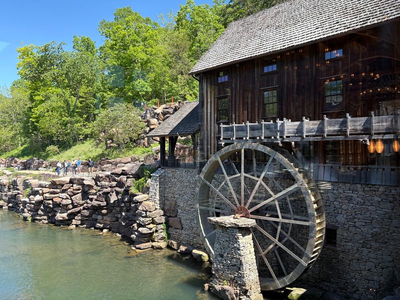 Mill And Canyon Grill Restaurant At Dogwood Canyon In Lampe