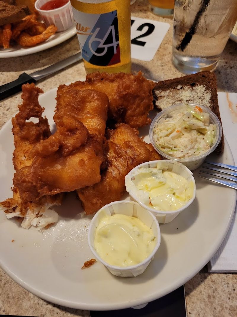 The Friday Fish Fry That Keeps The Dining Room Busy