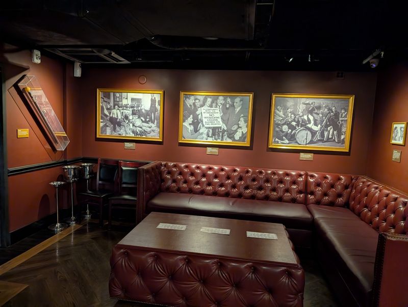 A 1920s Atmosphere You Can Almost Taste