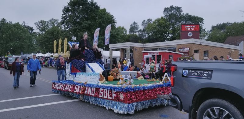 A Tiny Town That Welcomes Enormous Crowds