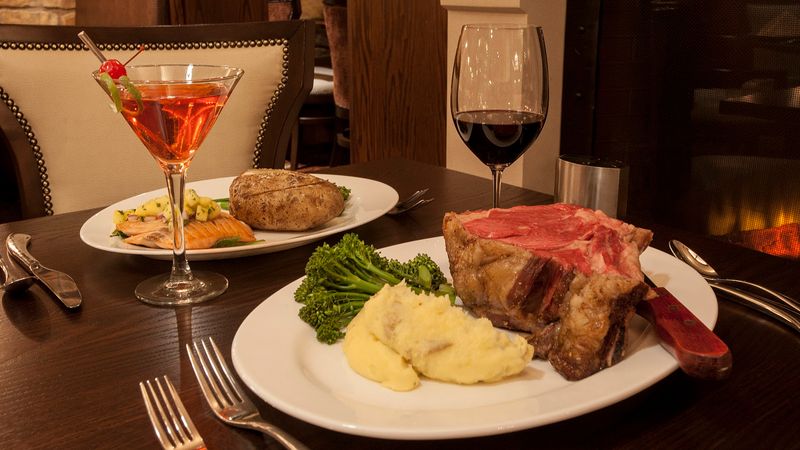 Prime Rib That Makes A Serious First Impression