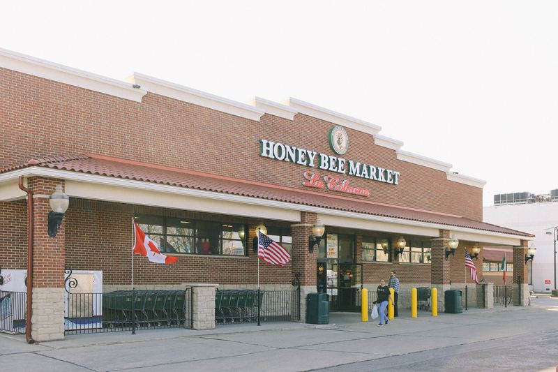 Honey Bee Market La Colmena