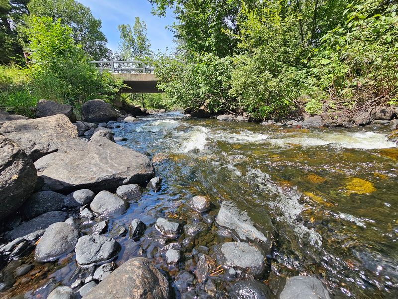 A Roadside Waterfall That Hides In Plain Sight
