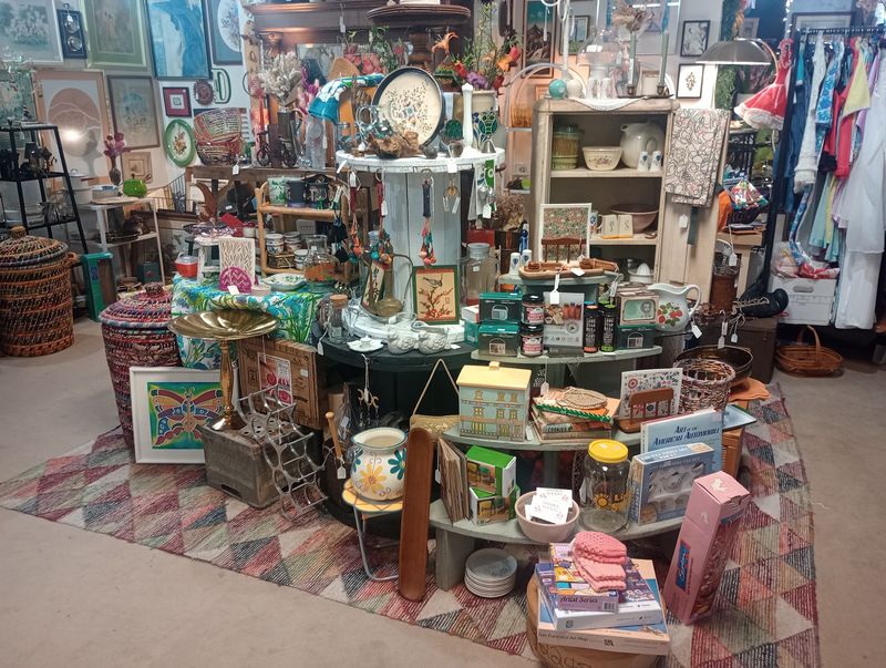 Nearly 19,000 Square Feet Of Old-Fashioned Wandering