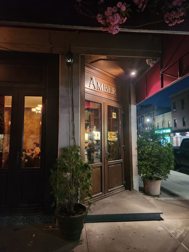 The Storefront That Fools Everybody