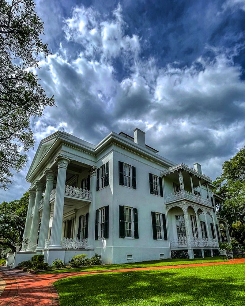 A Bluff Town Where The Past Still Clocks In