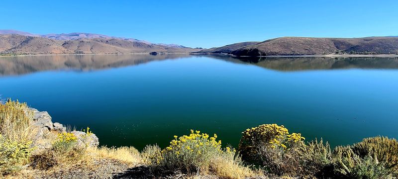 A Beautiful Lake Between The Desert And The Sierra