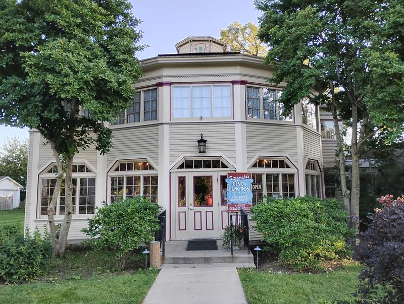 The Octagon House That Became A Legend