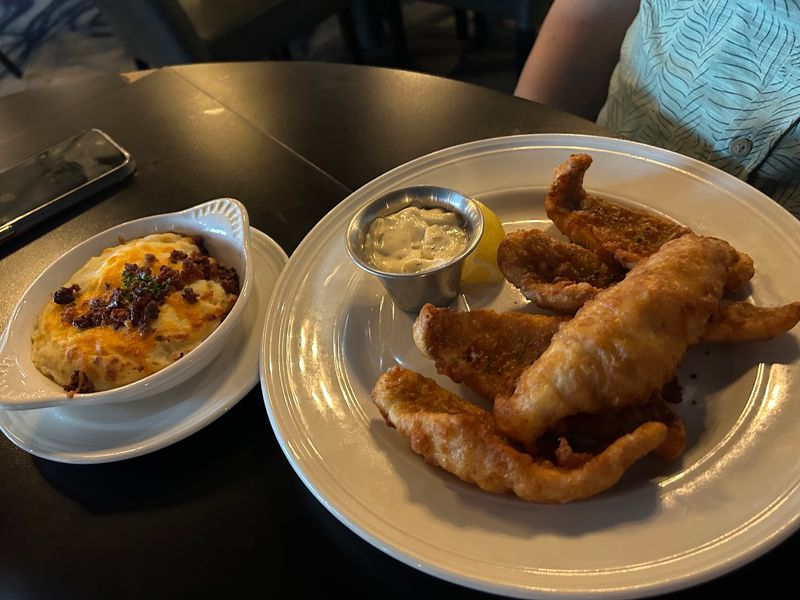 The Friday Fish Fry That Locals Actually Plan Their Week Around