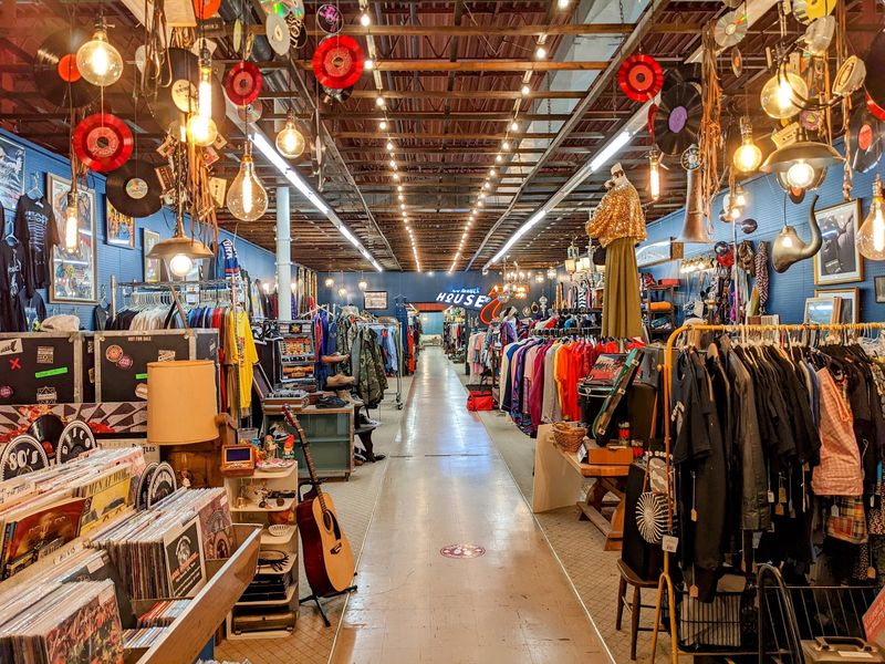 Newburgh Vintage Emporium Ware House