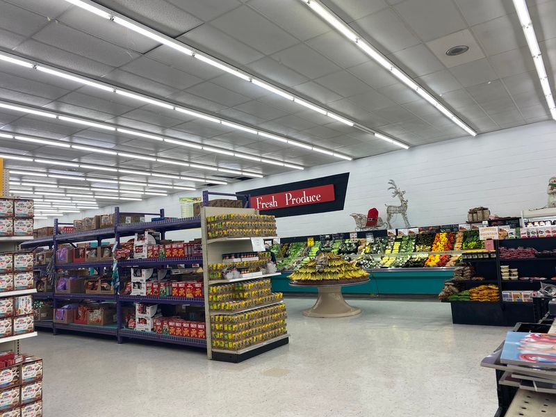Discovering Seasonal Product Availability Variations