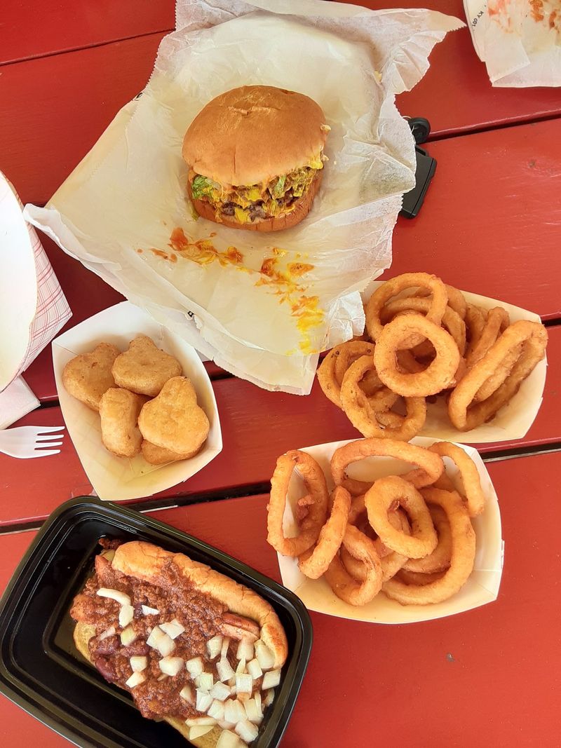 Sides That Perfectly Complement A Cheeseburger
