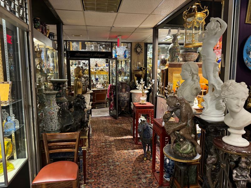 Manhattan Art And Antiques Center