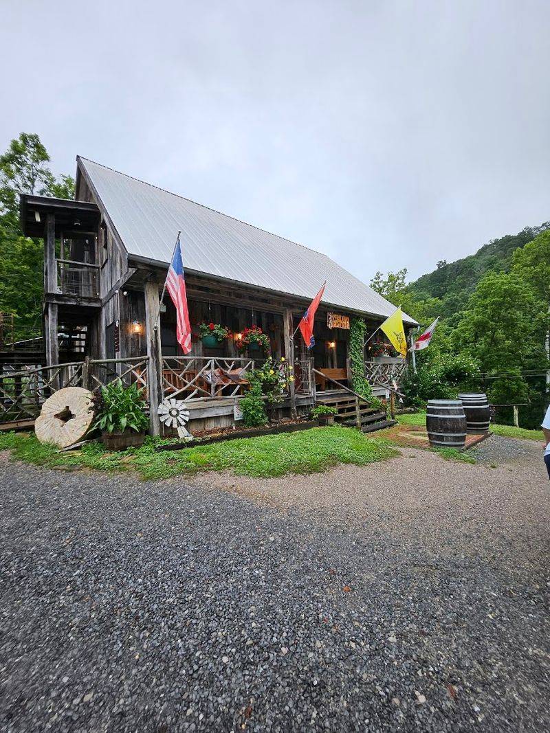 Plan Your Getaway To This Welcoming Country Eatery