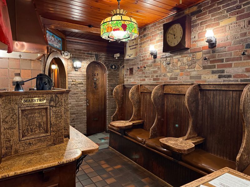 Inside The Smallest Dining Room With The Biggest History