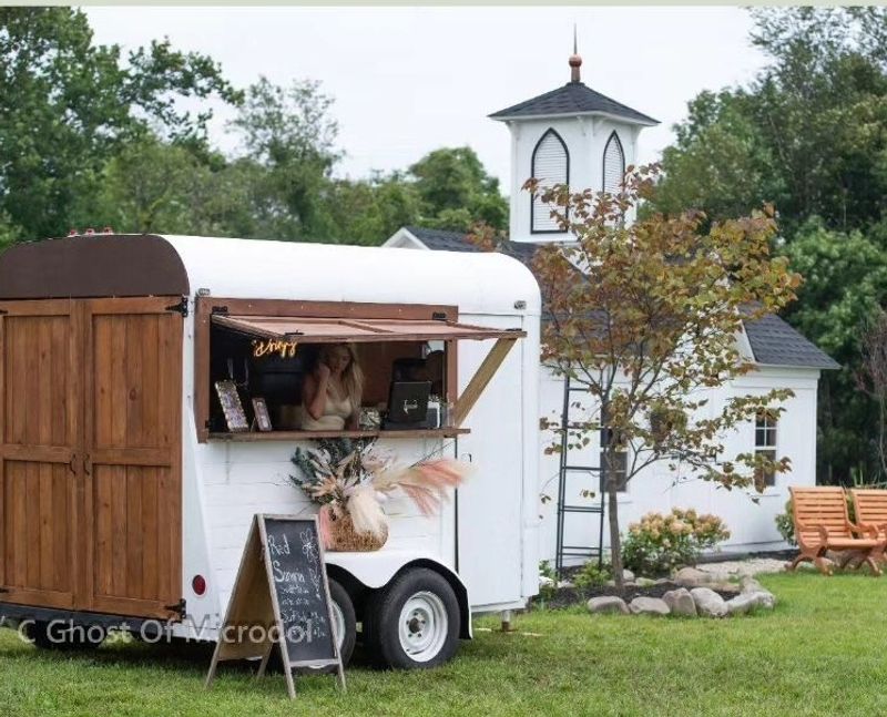 Live Music, Food Vendors, And A Farmers Market All In One Place