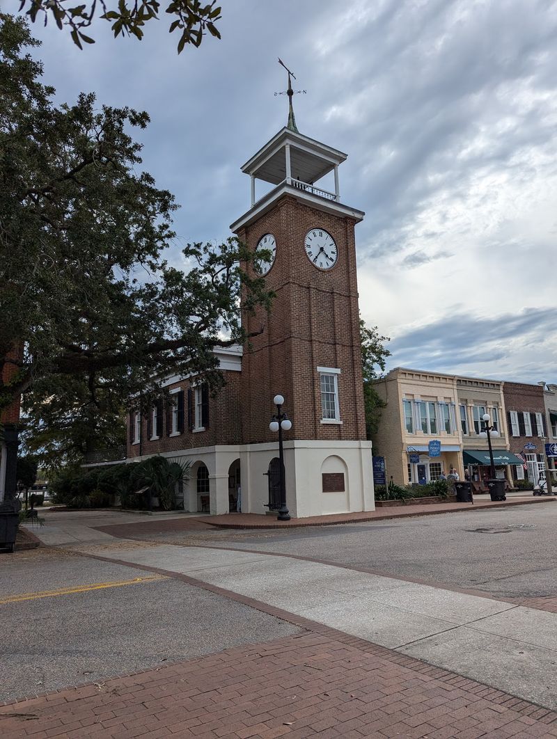 Front Street, Where Browsing Becomes The Plan