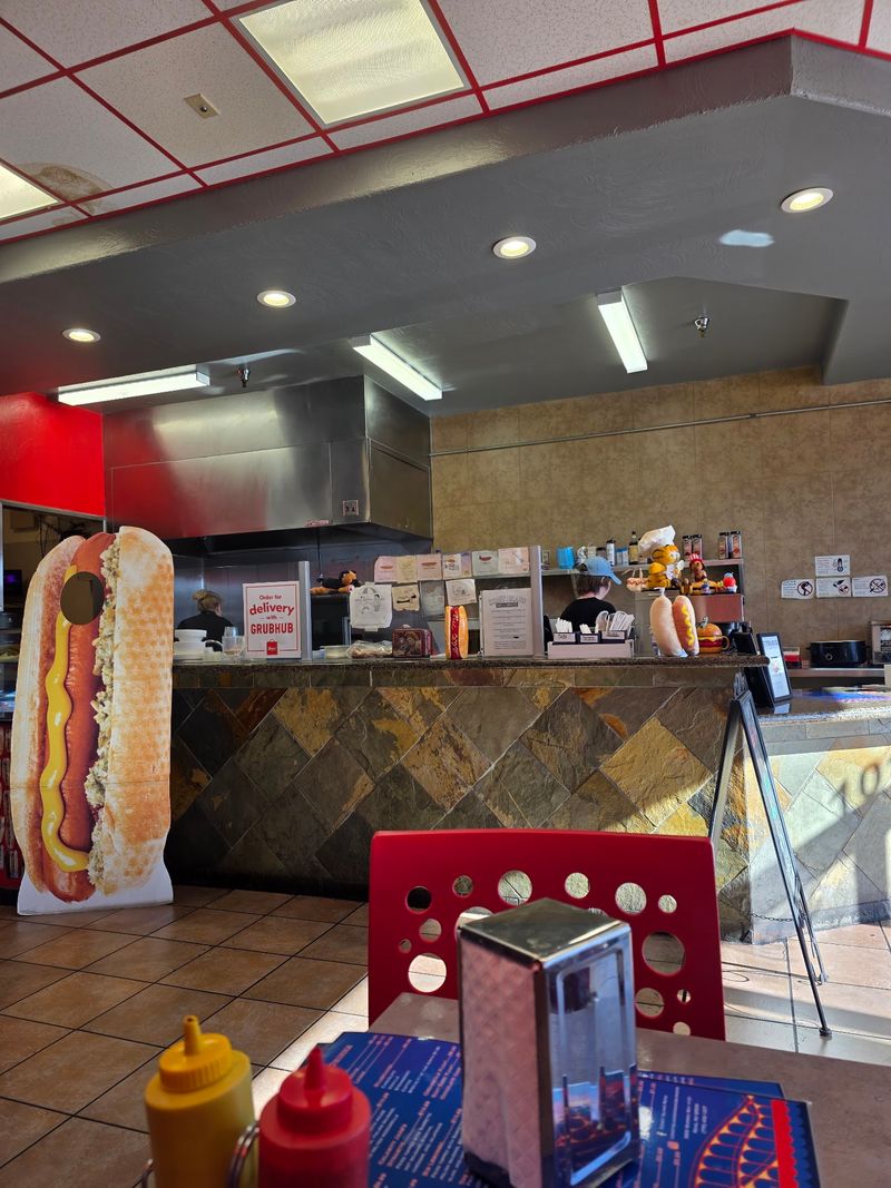 The Friendly Counter That Keeps People Coming Back