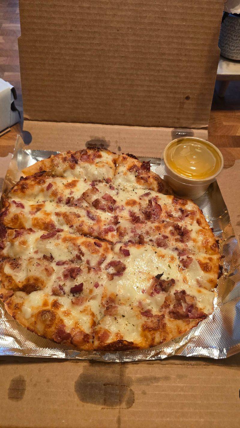Valeo's Pizza Gives Kenosha A Dairy-Free Slice Worth Driving For