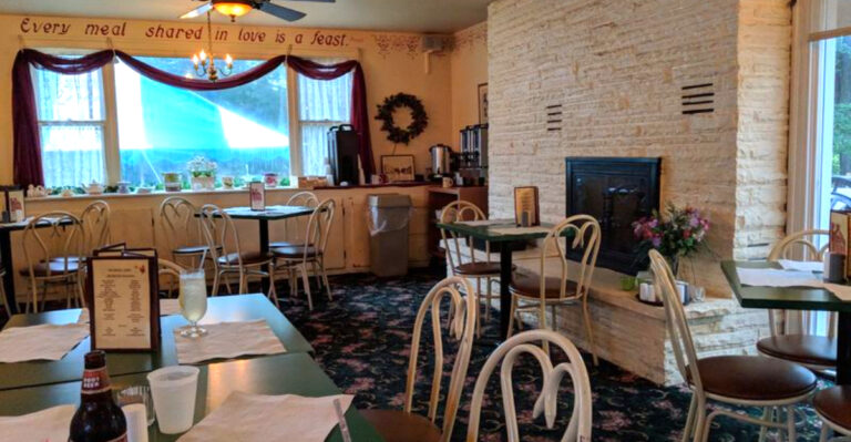 This Wisconsin Octagon House Is Home To An All-You-Can-Eat Tradition