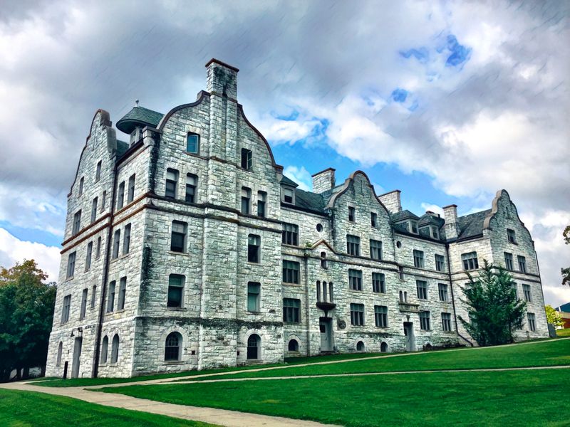 Art History Programs Backed By World-Class Museums