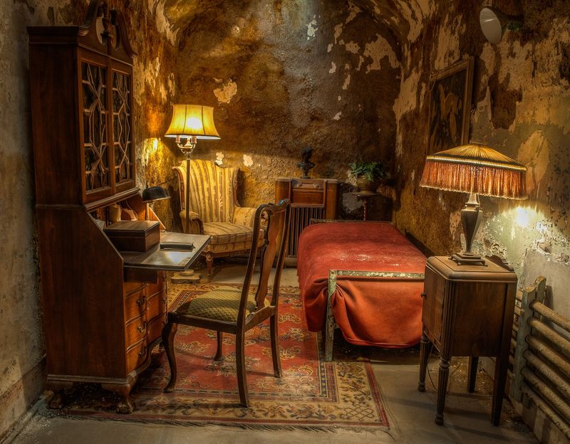 Al Capone's Surprisingly Fancy Cell
