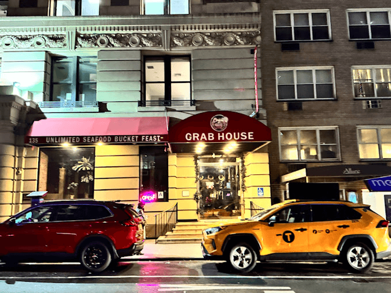 Crab House NYC Plants Its Flag In Midtown