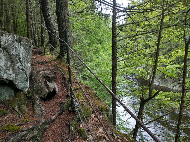 A Short Cliff-Top Trail With Big Views