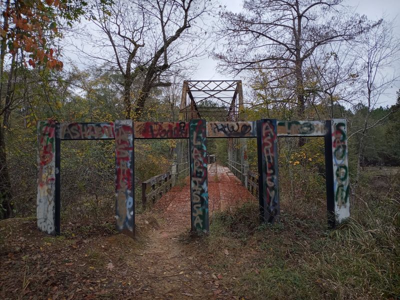 Finding Stuckey's Bridge Down The Gravel