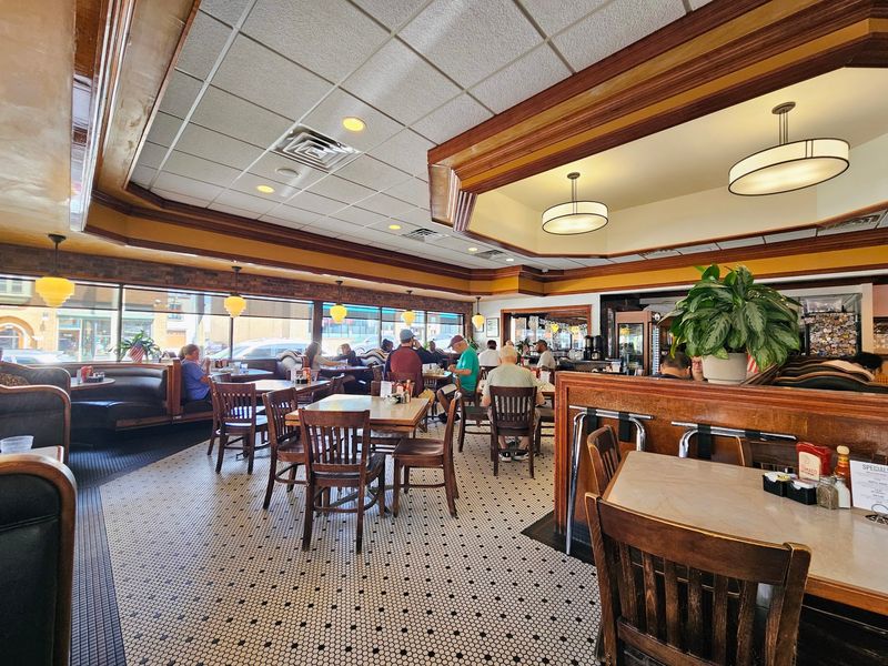 An East Side Diner That Never Gets Old, Ma Fischer's