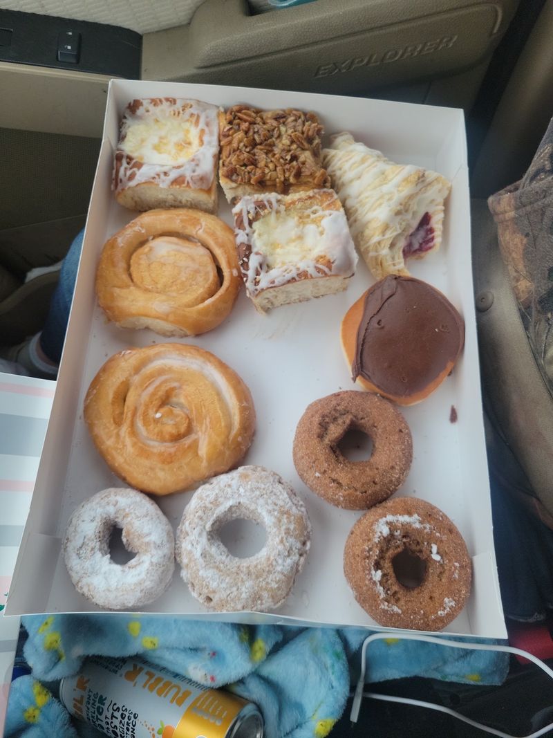 Cinnamon Rolls And Coffee Cakes Worth The Detour