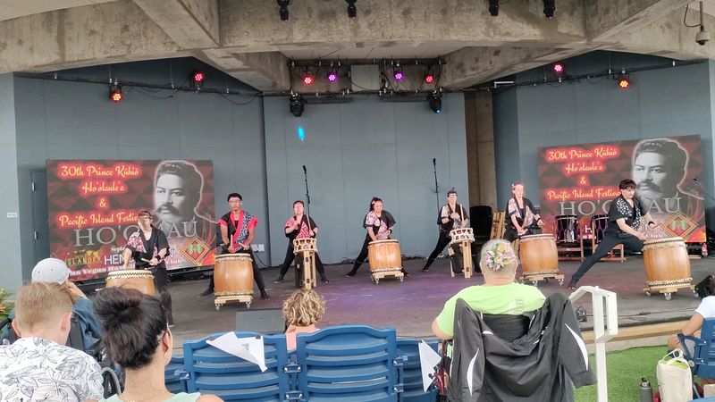 Drums That Shake The Whole Plaza