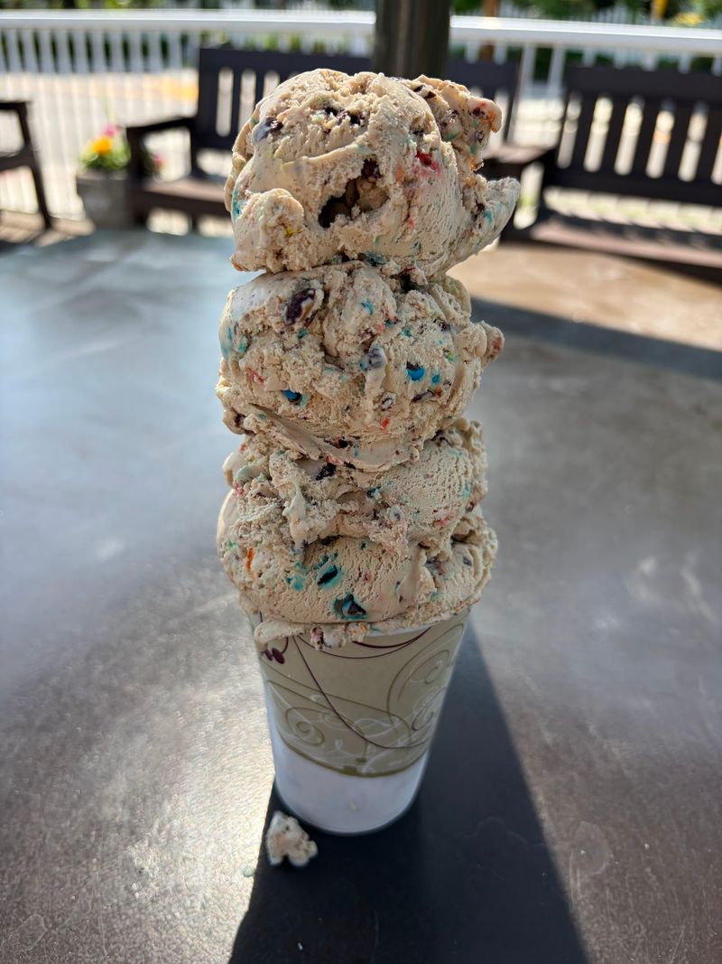 Scoops Sized For Sharing, Not Showing Off