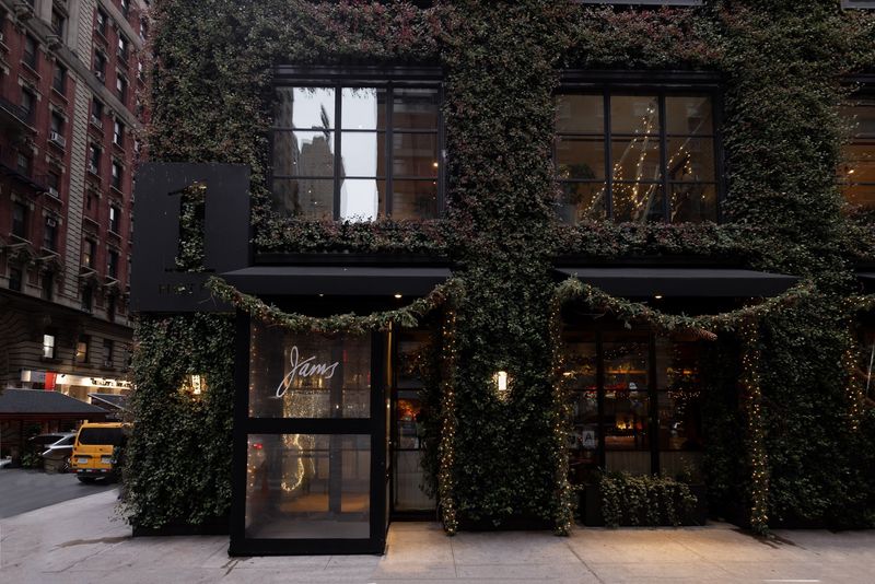 Meet Jams On Sixth Avenue